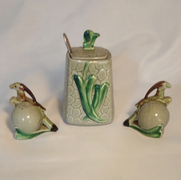 Vintage Batlin Leaping Antelope Ceramic Honey Pot w Spoon & Salt/Pepper Shakers - Picture 6 of 15